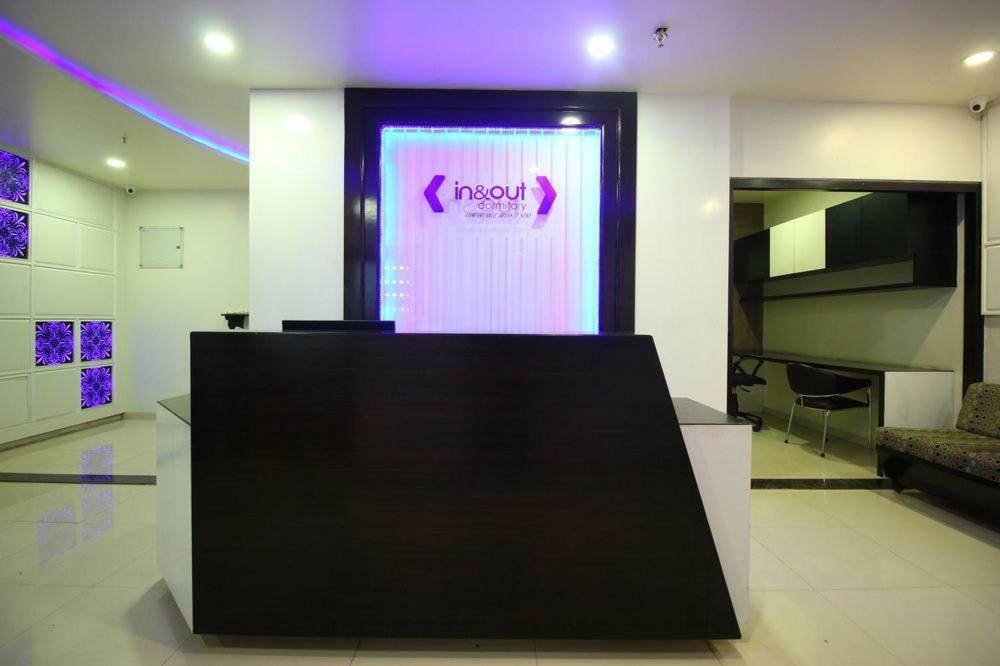 In & Out Dormitory Ahmedabad Exterior photo